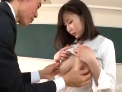 先生におっぱいを揉まれていると乳首の先っちょから何かが出てくる美少女JKの母乳動画ｗ