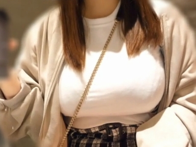 白Tシャツでおっぱいを強調する女子はヤレるｗマッチングアプリで見つけた着衣爆乳JDのナンパ動画！