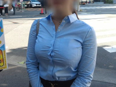今にもボタンが弾けそうな着衣おっぱいがヤバすぎｗ営業中の巨乳OLが同僚の男性と100万円欲しさにSEX！