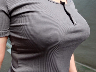 高低差がヤバすぎるパンパンの乳袋に釘付けですｗおっぱいを着衣やブラや生で揉みまくるフェチ動画！